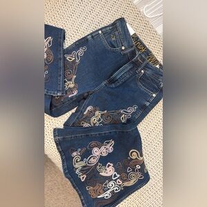 Wrangler Lainey Wilson Embroidered Blue Jeans